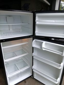 Whirlpool Black 18.0 Cu Ft Fridge/Freezer