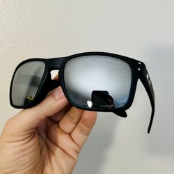 NEW Polarized Oakley Holbrook With Original Packaging 