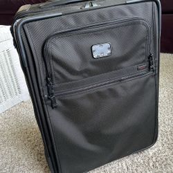 Ex-Flight Attendant’s Carry On Tumi Bag