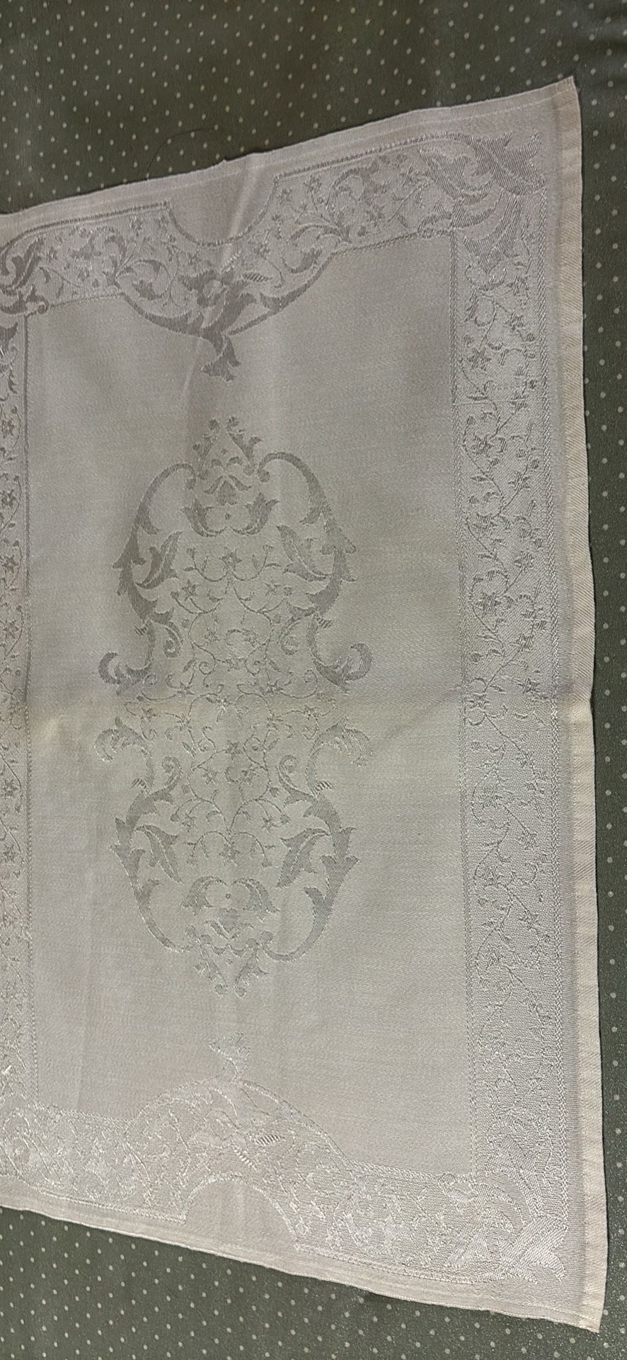 Set of 4 Damask linen dinner napkins 17x11 vintage art deco design