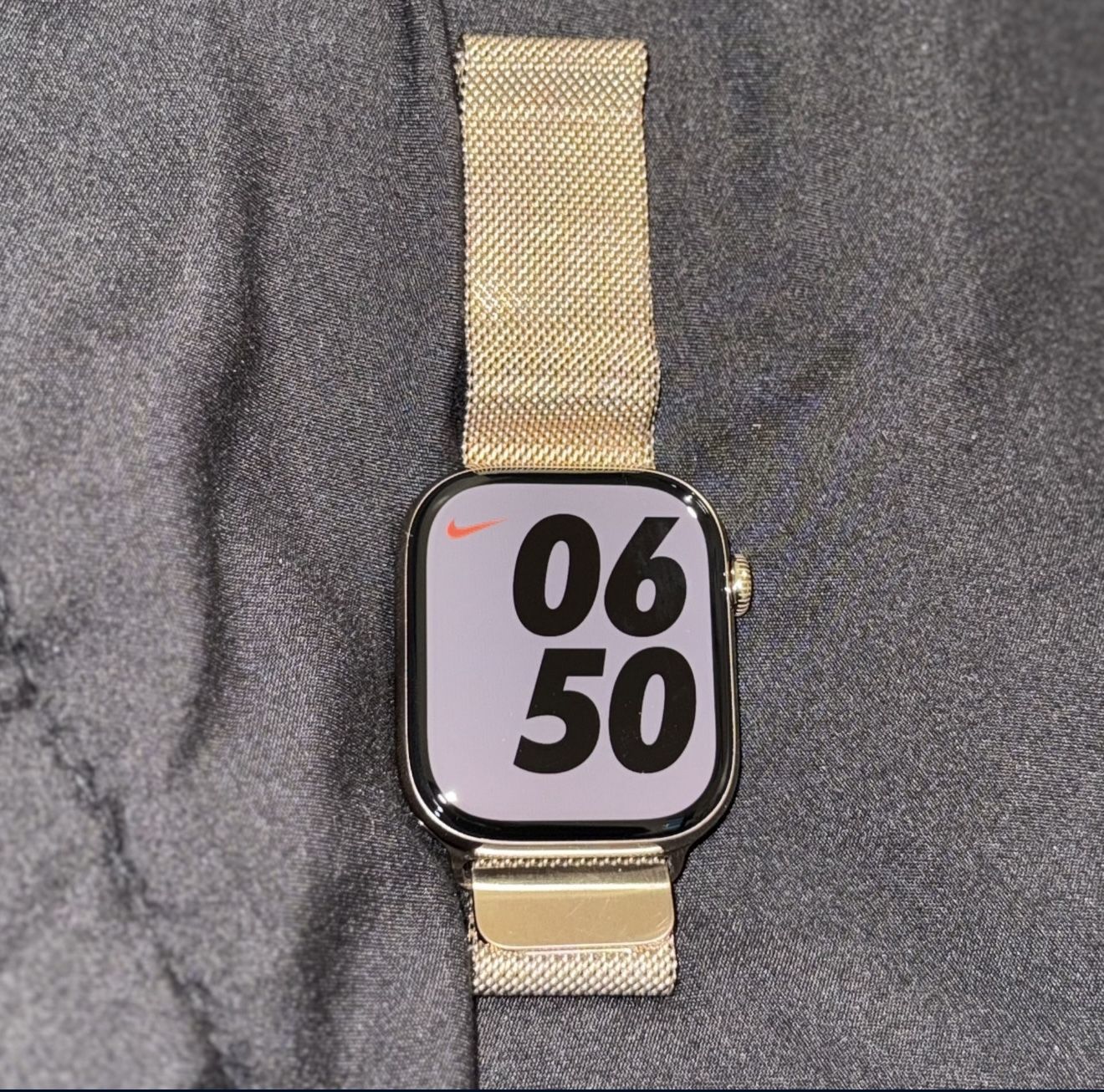 Apple watch series 10 gold