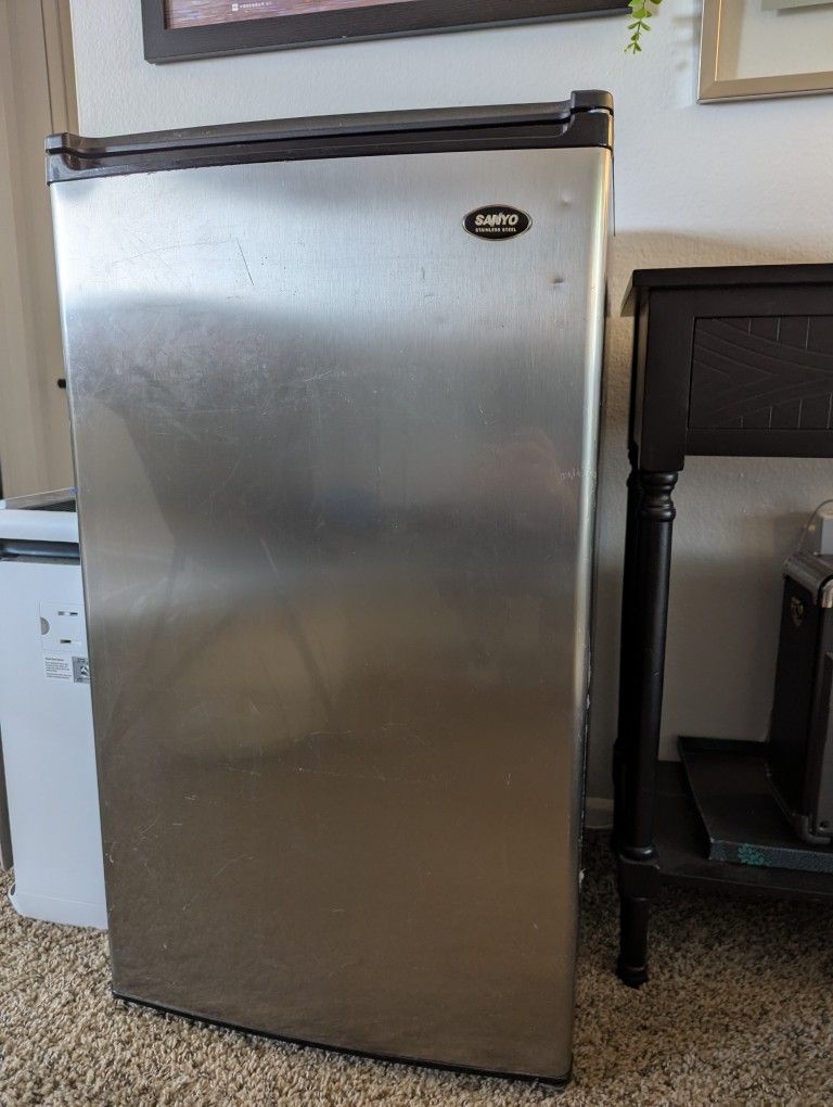 Mini Fridge - Sanyo SR-3770S Stainless Steel 3.7 Cubic Foot