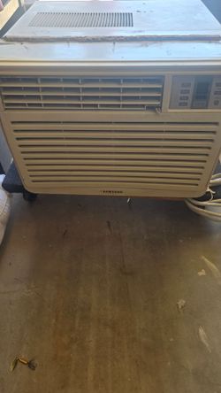 12300 btu ac window unit works great blows cold