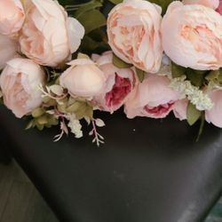 REALLY PRETTY  FLOWERS AND A LOT OF THEM. 