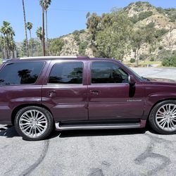 2004 Cadillac Escalade Luxury SUV 4D