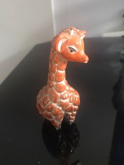 Giraffe figurine