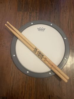 Practice Drum Pad w/Drum Sticks / Remo Practice Pad
