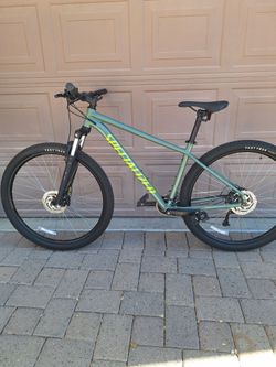 SPECIALIZED ROCKHOPPER SPORT 29 ER 9 X 2 SPEED ( LARGE ) LIKE NEW