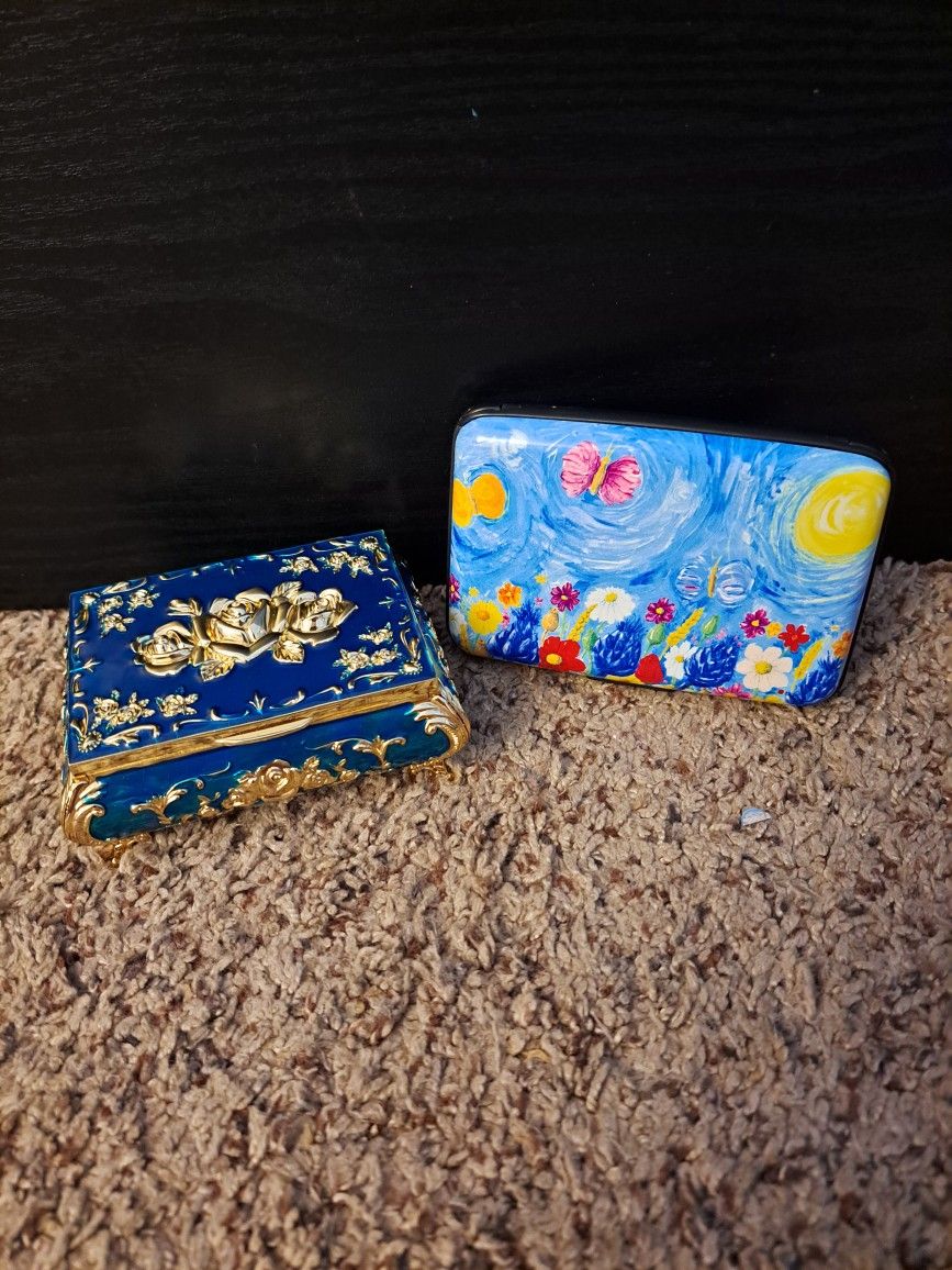 Women's Storage Items 