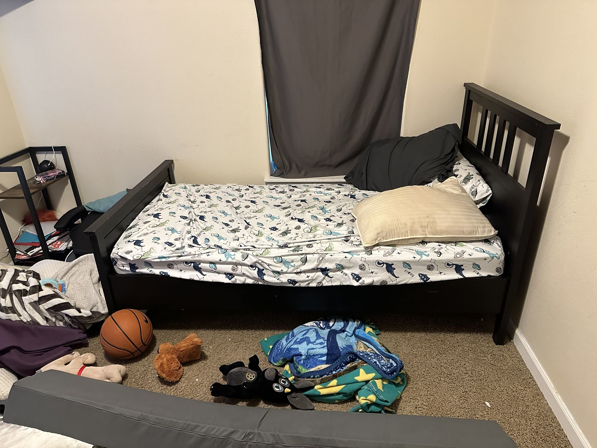 IKEA Twin Bed Needs Slats Free