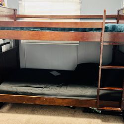 Twin bunk bed Free