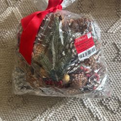 Pinecone Décor
