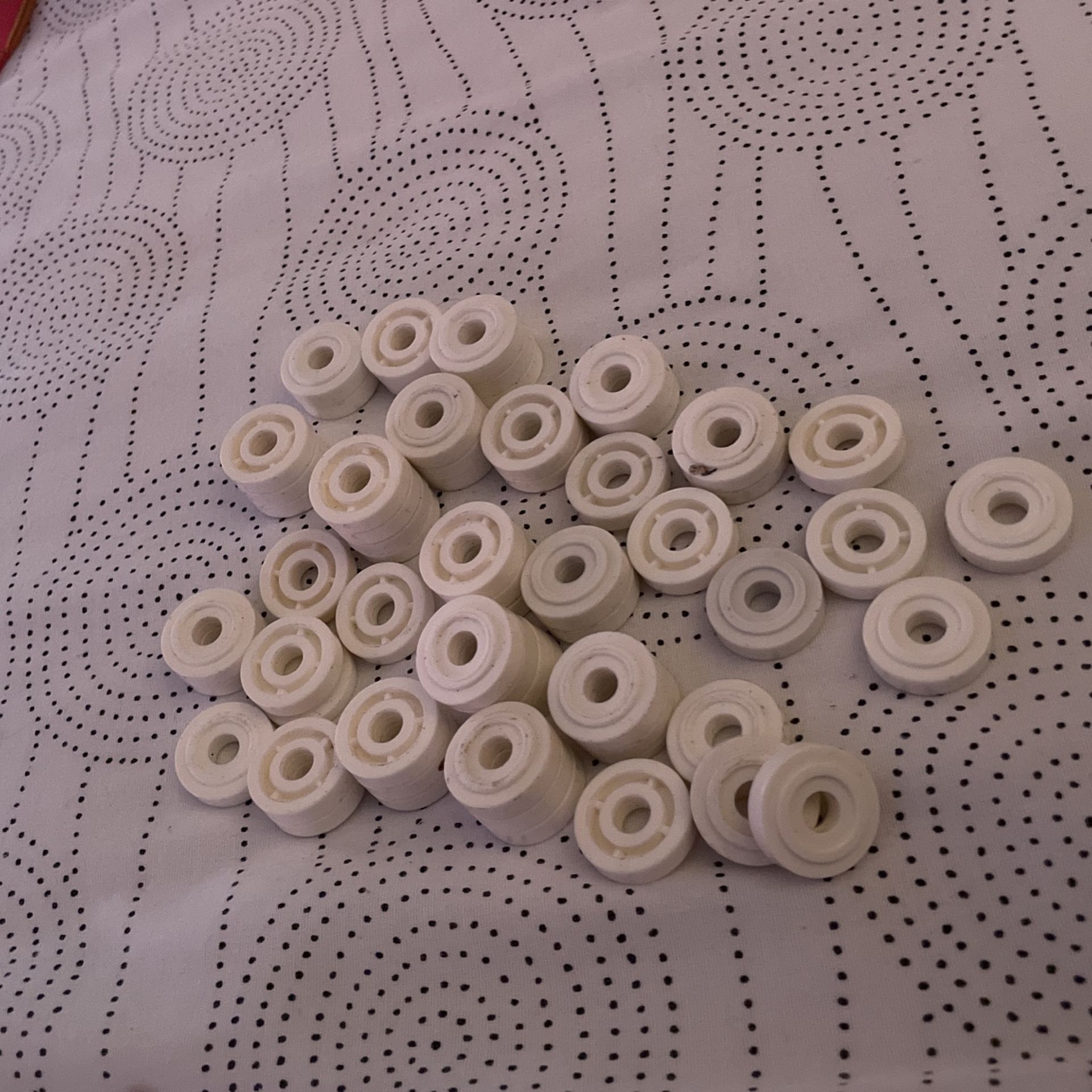 Spacers, different sizes In white