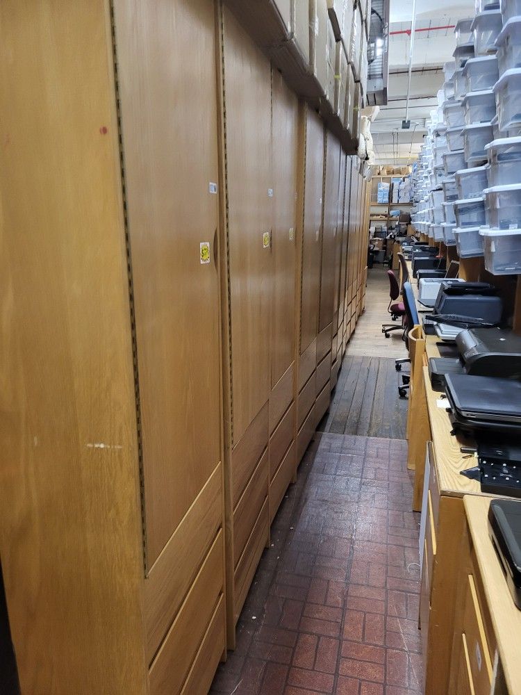 DRESSER AND WARDROBE IN ONE , VERY NICE WOOD QUALITY AND CLEAN (HOME2)