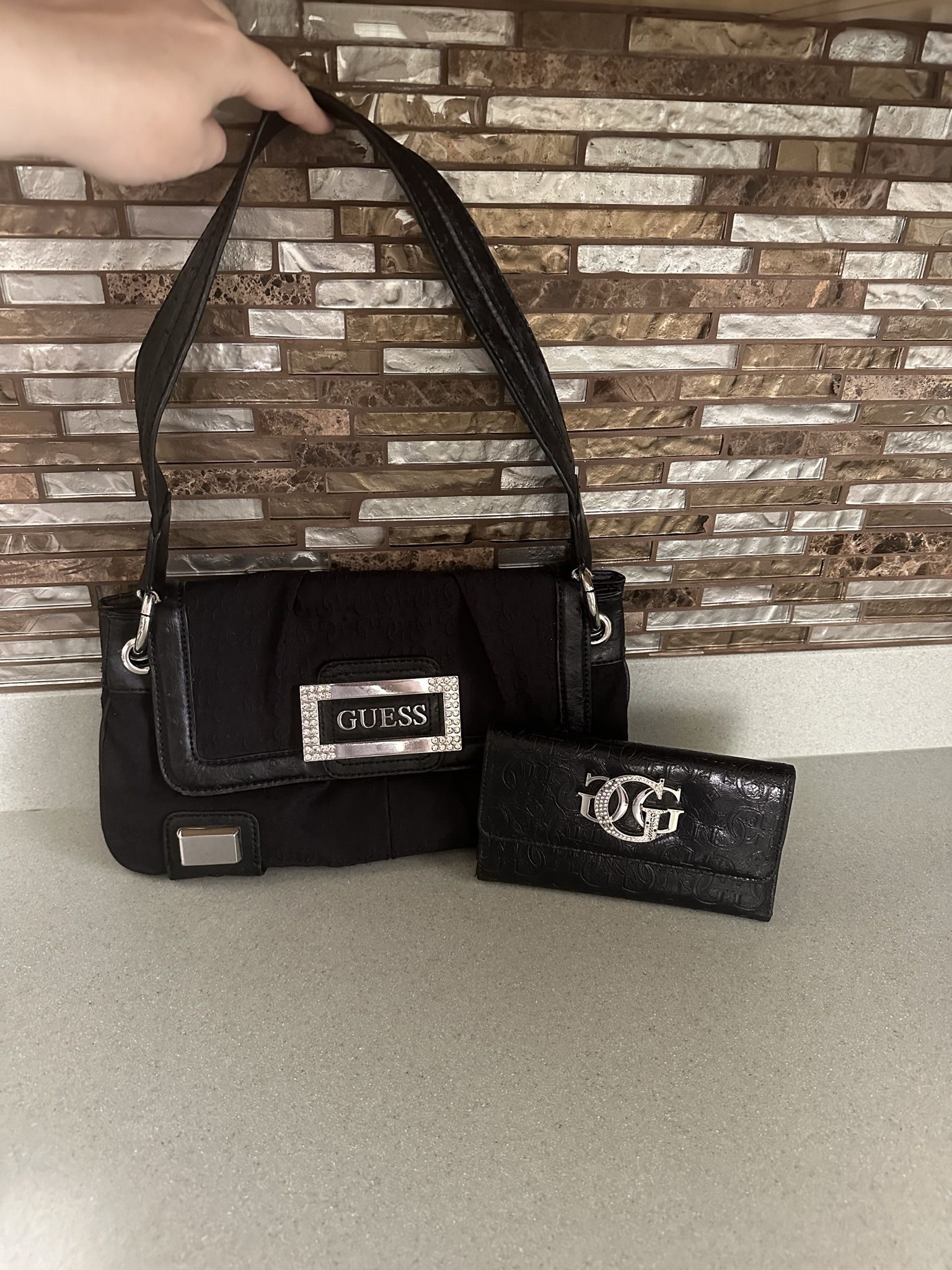 BLACK GUESS PURSE WITH MATCHING WALLET