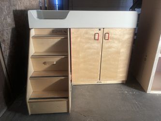 Lakeshore Chaning Table