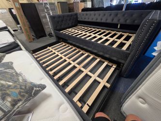 Brand new gray linen twin daybed with twin trundle