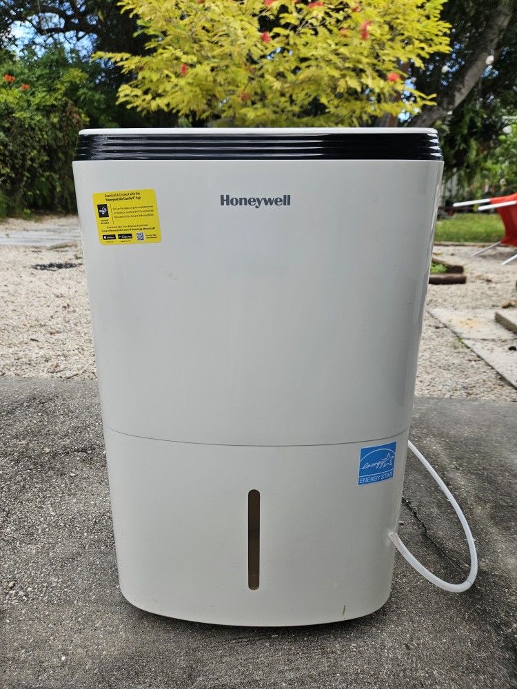 Honeywell TP70AWKNR 50 Pint (70 Pint DOE 2019 Standard) Smart Portable Dehumidifier