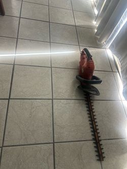 Black & Decker Electric Hedge Trimmer 22.Blade