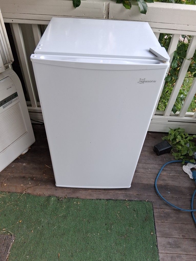 SEASONS MINIFRIDGE,3.3 Cu.ft.