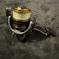 Daiwa Lexa 2500sh Spinning Reel. Like New Ready To Fish 10lb Braid 