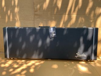 OBO New Fender Classic Series Wood Case, Stratocaster/Telecaster, Black