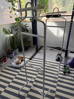 White Metal Valet Stand Clothes Rack
