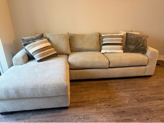 Modern Gray 3-Seat Sofa – Excellent Condition