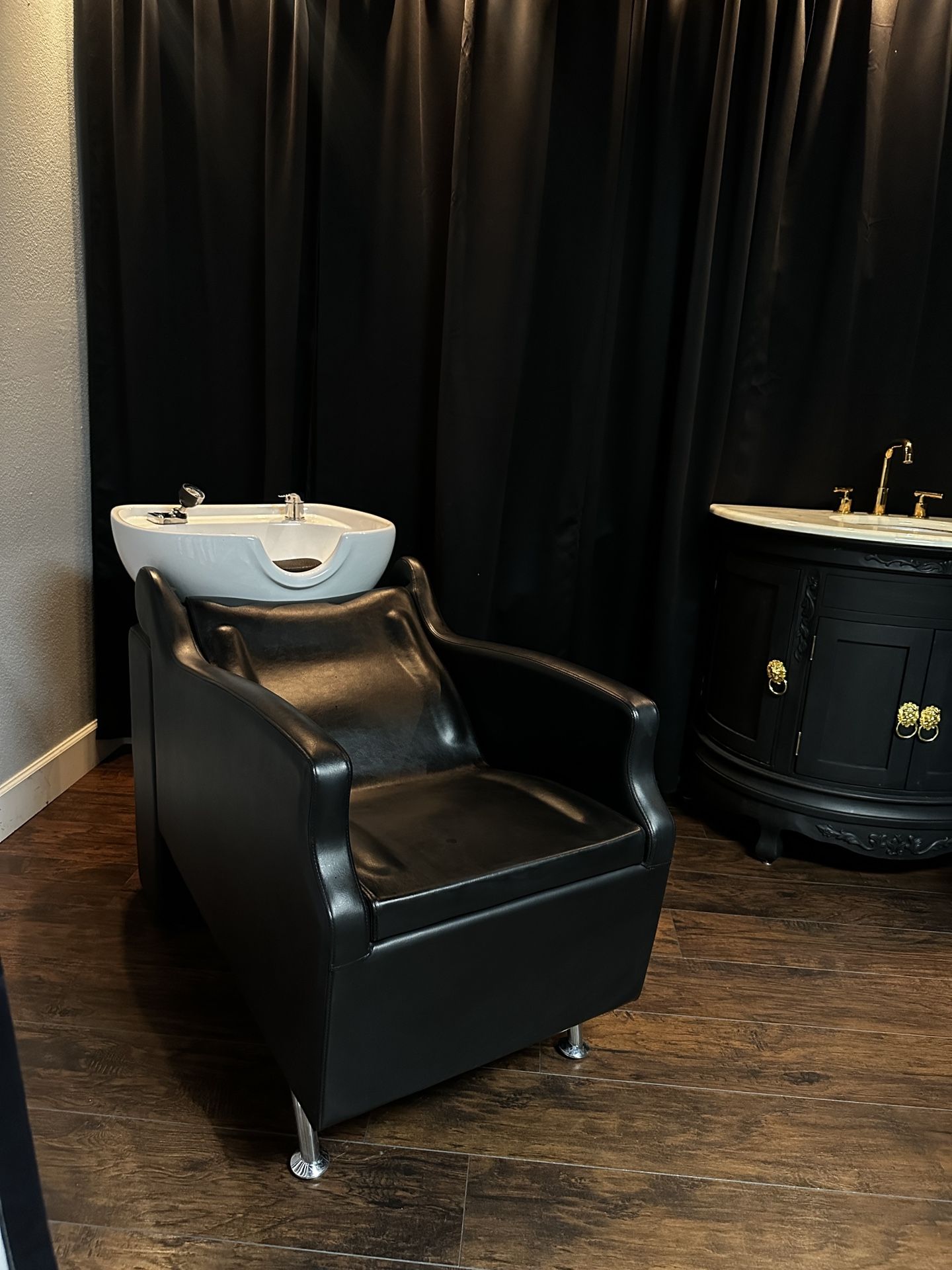 Minerva Shampoo System