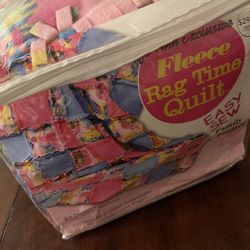Easy Sew Fleece Quilt NEW
