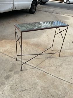Wrought iron/ metal accent table