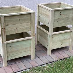 🐝 🌺 Outdoor Square Planter Box w/LEGS 💯% Wood (20.5”Wx19 1/4”L x15.5”H) Great for Flowers, Herbs.