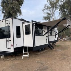 2021 Signature Rocketed Travel Trailer 