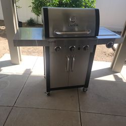 Charbroil 3 Burner Propaine Gas Bbq Grill