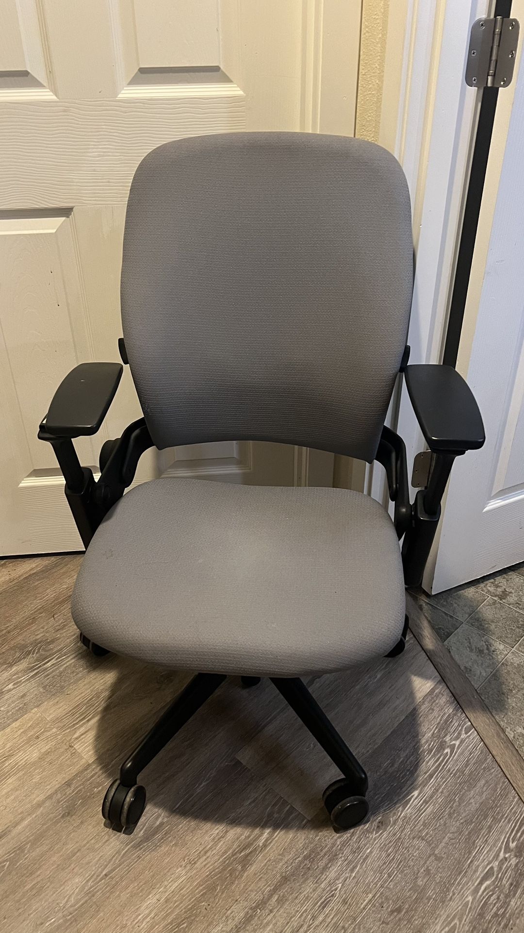 2 Free Computer Chairs