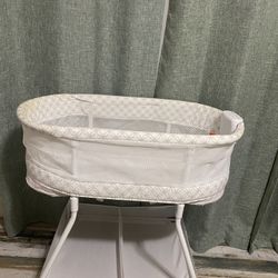 Delta children Small Rolling Bassinet