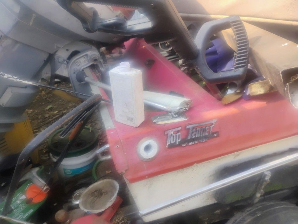 Top Tenner Bass Boat With 50hp Evinrude Outboard ,Trolling Motor And Many Other Accessories.