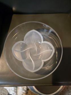 Large serving bowl frosted petal base