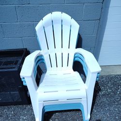 3 Chairs 