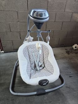 Graco Baby Swing with Mobile