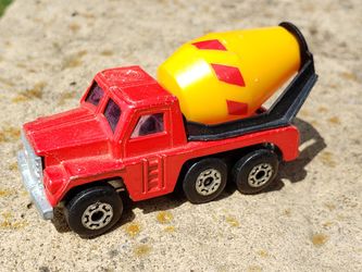 VINTAGE MATCHBOX SUPERFAST 1976 RED AND YELLOW CEMENT TRUCK NO. 19 LESNEY