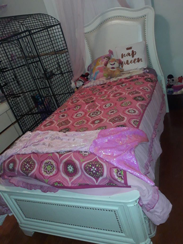 Dresser and twin bed
