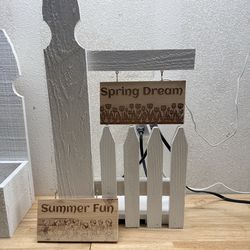 White Picket Welcoming Sign for your Garden or Home.