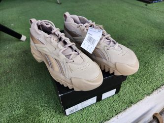 Reebox Cardi B Club C. V2 Woman's Size 7 NIB