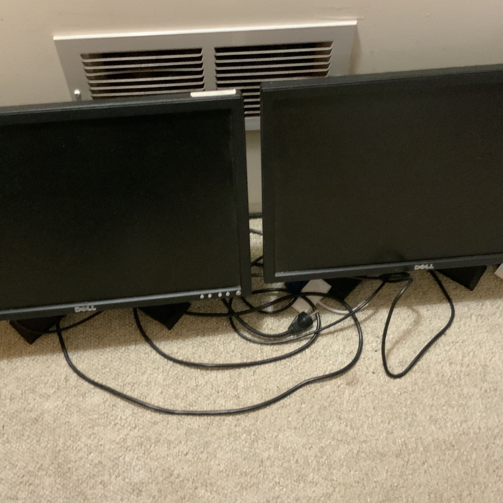 2 Matching Dell Computer Screens With Apple Connectors 