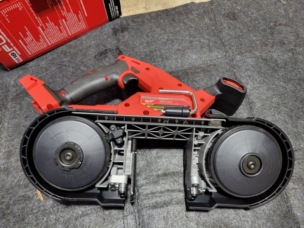 Milwaukee Bandsaw 