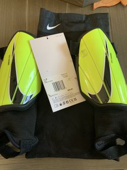 NIKE KIDS CHIN GUARDS LIKE NEW