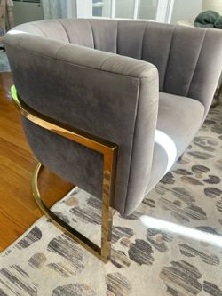 ✨ Pair of Gray Velvet Accent Chairs with Gold Legs – Excellent Condition