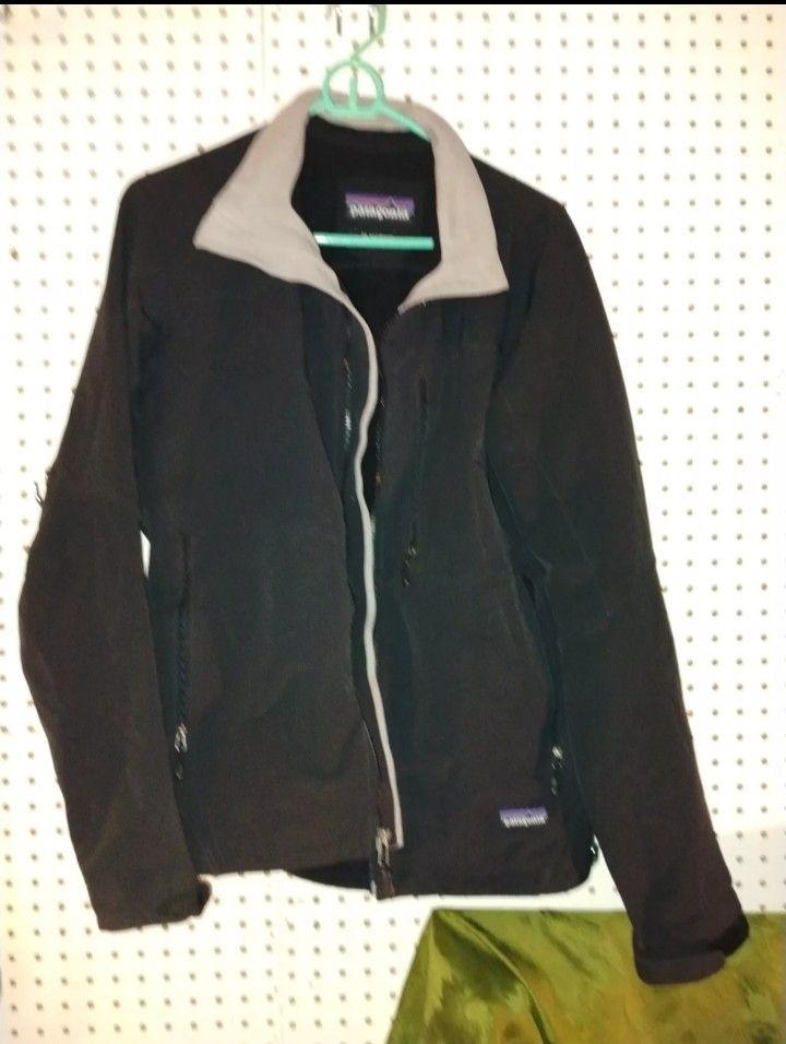 Men's Medium Black Patagonia Zipper Jacket