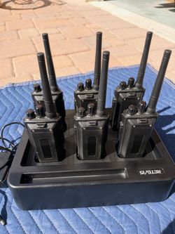 6-PACK PROFESSIONAL TWO-WAY RADIOS + MULTI-UNIT CHARGER